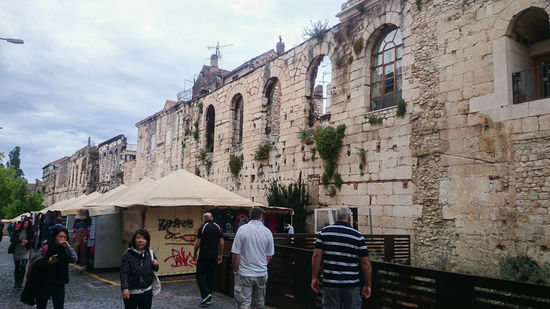 Alte römische Stadtmauern stehen auch noch teilweise