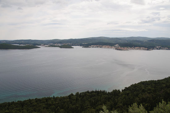 ... und auf der anderen die Insel Korčula ...