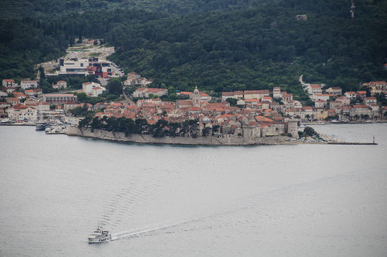 ... mit der Stadt Korčula.