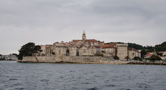 Die Stadt vom Schiff aus gesehen.