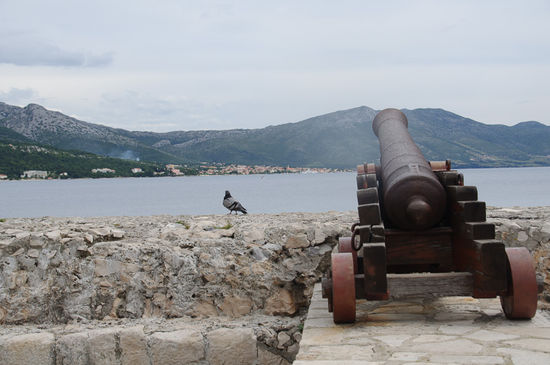 Die Kanone zeigt in Richtung Orebić