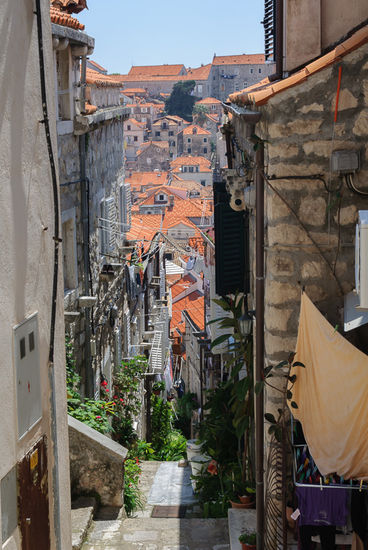 Dann nehmen wir halt die nächste Gasse wieder nach unten.