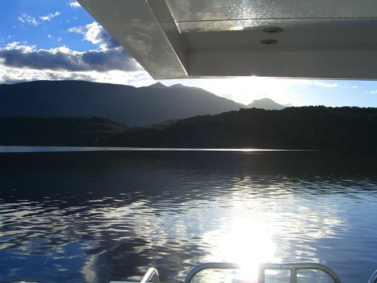 Lake Te Anau gegen 19.15 Uhr zur gluehwuermchen-hoehle