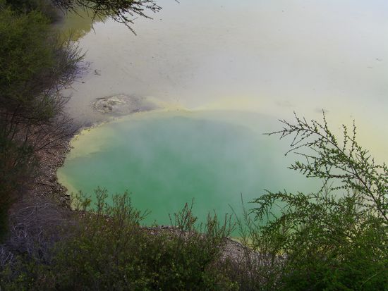 die farben sind teilweise gigantisch - und es stinkt so, man wird ganz duselig vor lauter schwefel