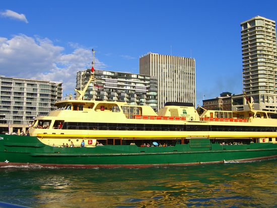 eine faehre in sydney