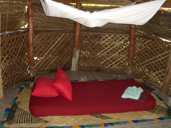 mein Schlafplatz in der Fale, oben ganz wichtig: ein moskitonetz