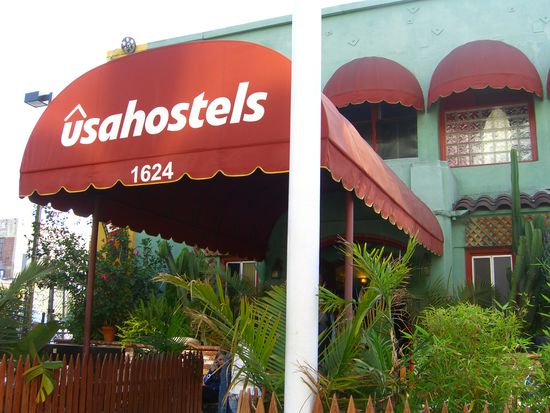 USA Hostels in LA. Kann ich nur empfehlen. Ist in einer kleinen seitenstrasse direkt beim Hollywood Blvd. super nette leute dort