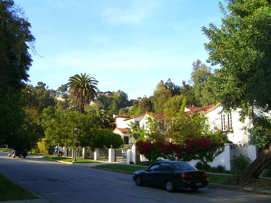 in der gegend von hollywood. Da stehen auch recht nette haeuser. Total schoen.