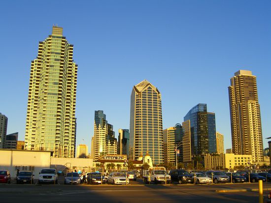 Blick auf die Skyline bei Sonnenuntergang. Das hat so cool ausgesehen