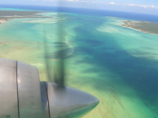 flug ueber die bahamas