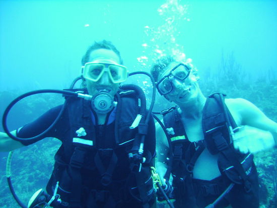 Enno und ich  
lachen mit dem ding im mund muss geuebt werden