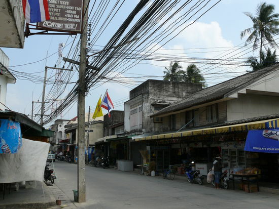 man beachte die Kabel. Wenn man was braucht, einfach anzapfen
