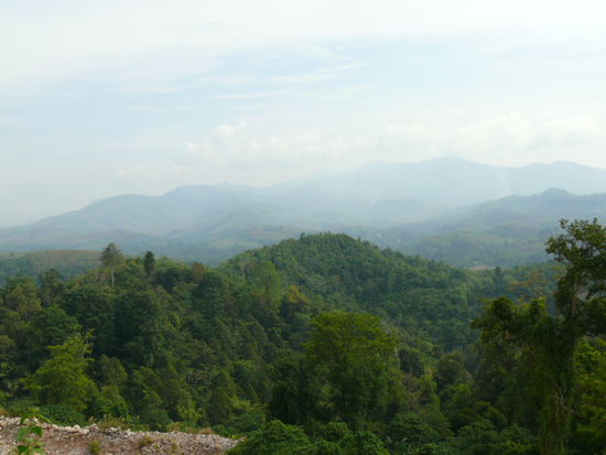 Thailand ist von hier aus nur 10 Kilometer Luftlinie entfernt