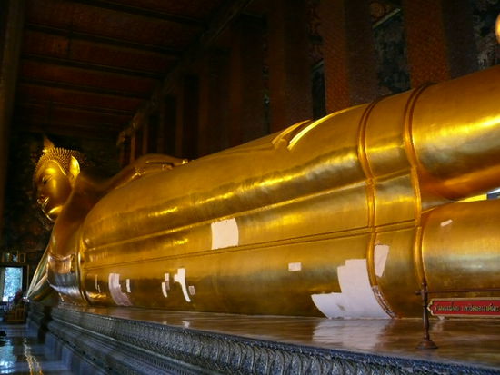 Der 45m lange und 15 Meter hohe liegende Budda