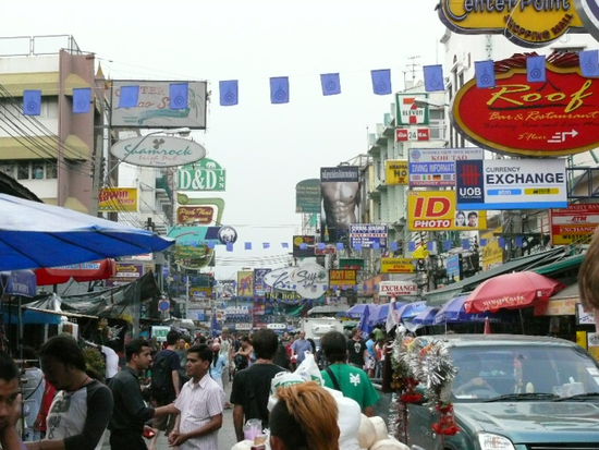Khao San Road - Hierher kommen die Hungrigen zur Fuetterung