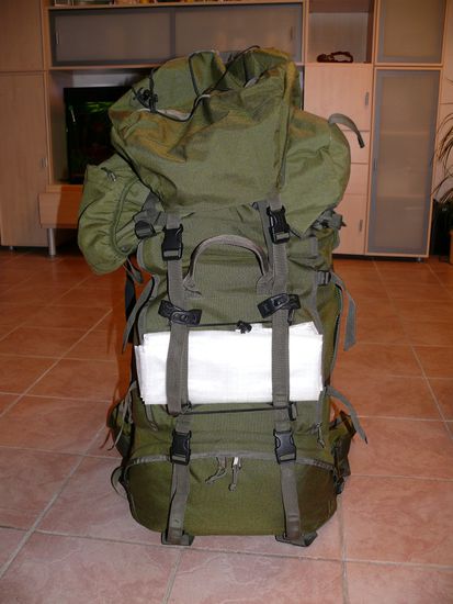 Das wäre dann mein Rucksack. Hier mit aufgeschnalltem Daypack unter dem Deckelfach, welcher mir als Handgepäck dient