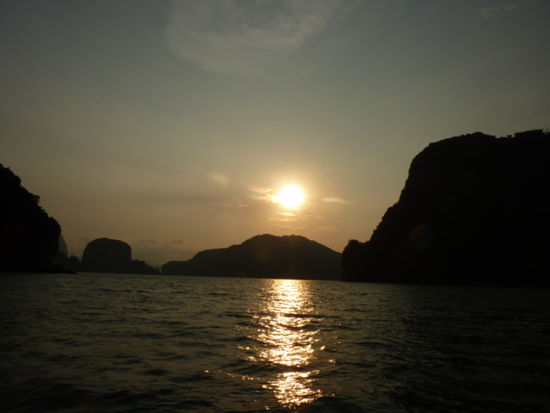 bei Sonnenuntergang ging es dann mit dem Longtailboot nach Hause
