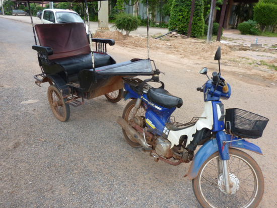 Sorry - Tuk Tuk broken. Reifen geplatzt