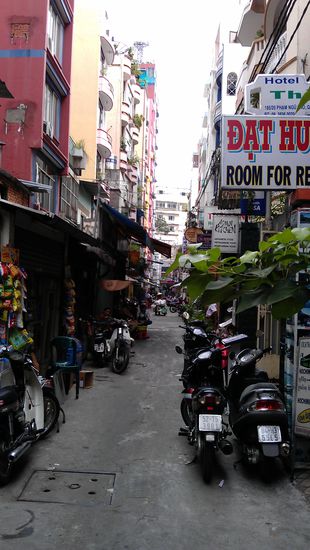 In der Straße wohne ich