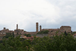 Volterra: 555 m hoch trohnende Stadt