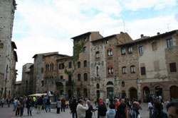 San Gimignano: Piazza della Cisterna