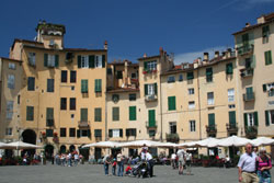 Lucca: Piazza del Mercato