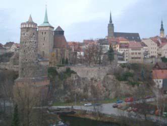 Blick von der Friedensbrücke auf die Alte Wasserkunst und die Michaeliskirche