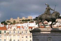 Castelo de Sao Jorge vom Praca da Figueira aus gesehen