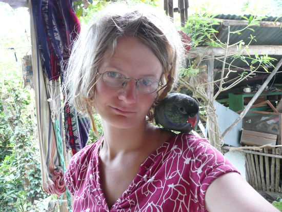 Ich und Marthas Vogel. Gerne mag er es am Hals gekrault zu werden.