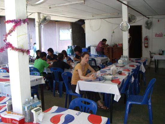 Pause in einem typischen Thai "Restaurant". Sagenhafte Preise und super lecker.