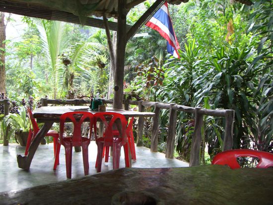 Unsere Restaurantterasse und gleichzeitig Wohnzentrum der Familie unseres Gastgebers.