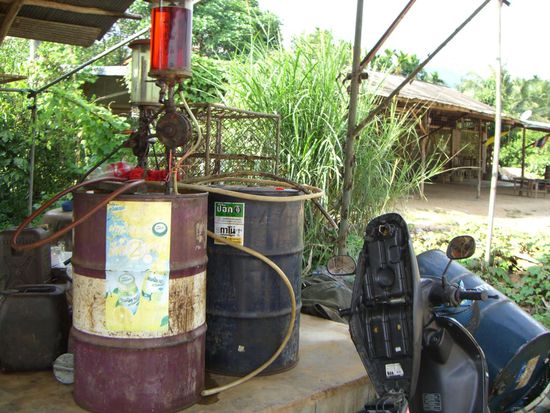 Ene der vielen hier ueblichen "Tankstellen".