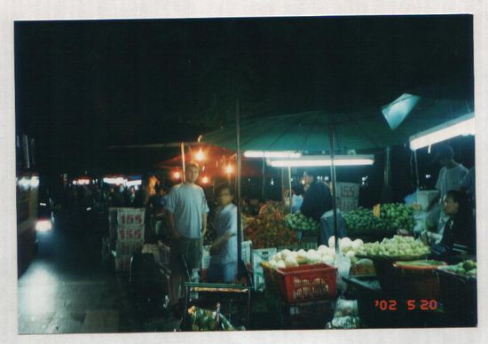 Ich auf dem Nachtmarkt