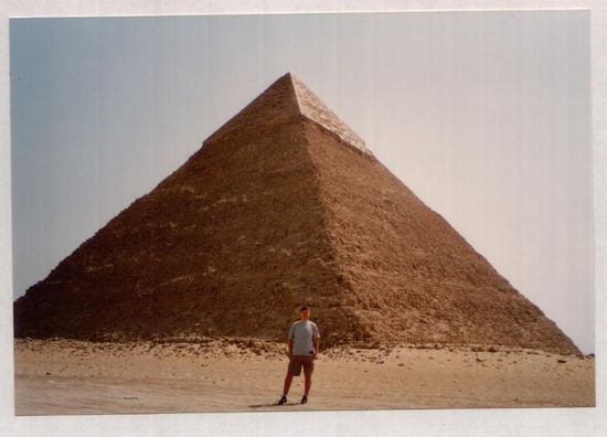 Ich vor einer Pyramide von Giza