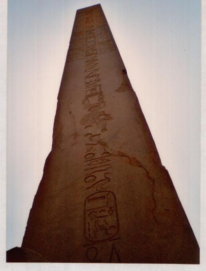 Obelisk der Königin Hatshepsut in Karnack.
( 1490 - 1468 v. Chr. )