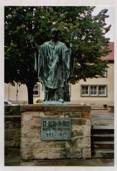 St. Bernward Denkmal