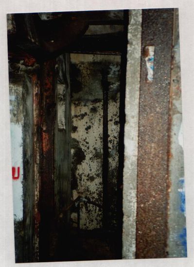 Eingangstür im Bunker