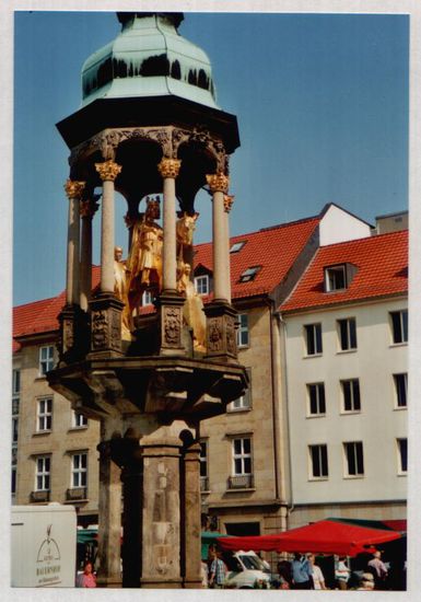 Im Goldenen Licht erstrahlt der
 Magdeburger Reiter