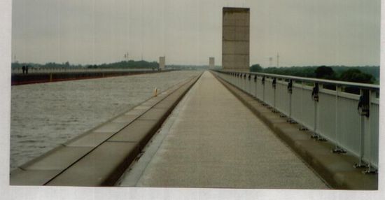 Auf der Kanalbrücke