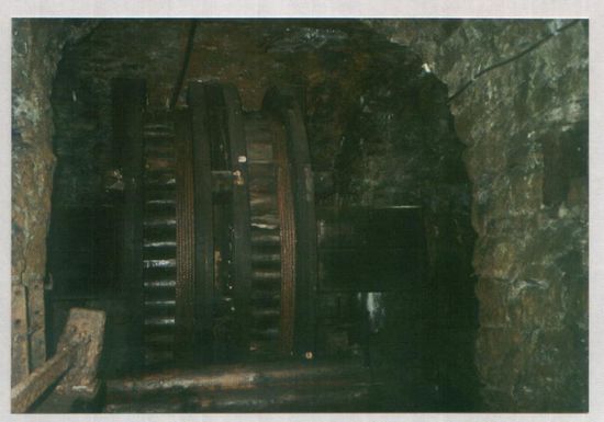 Wasser und Antriebsräder im Roederstollen