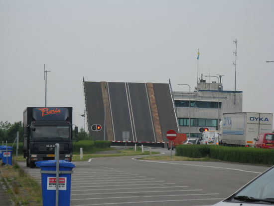 Auffahrt zum Mitteldeich in Lelystad