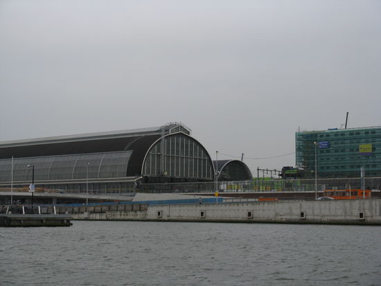 Hauptbahnhof vom Wasser aus gesehen