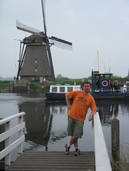Ich vor einer Windmühle in Kinderdijk