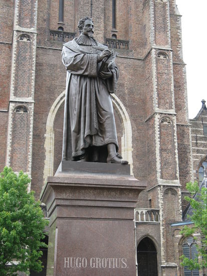 Hugo Grotius vor der Neuen Kirche