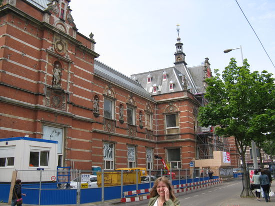 Neben dem Van Gogh Museum wird ein weiteres Museum gerade saniert.