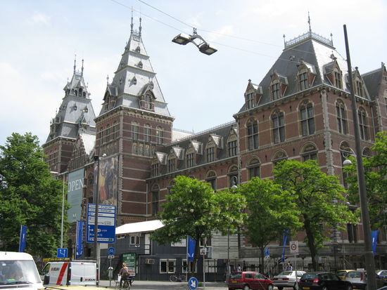Reichsmuseum größtes Museum der Niederlande
mit Werken u.a. von Rembrandt