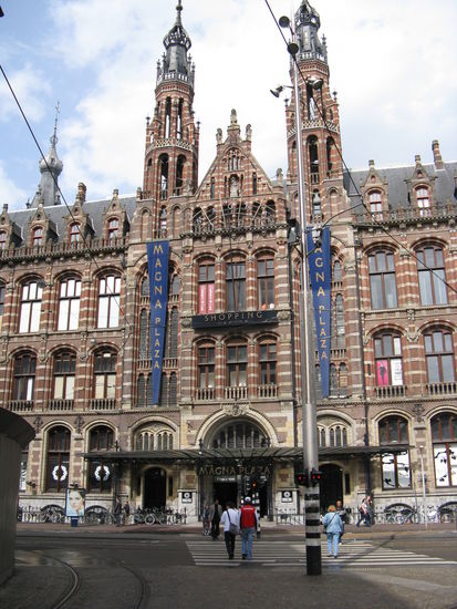 Einkaufszentrum Magna Plaza ehemaliges
Hauptpostamt