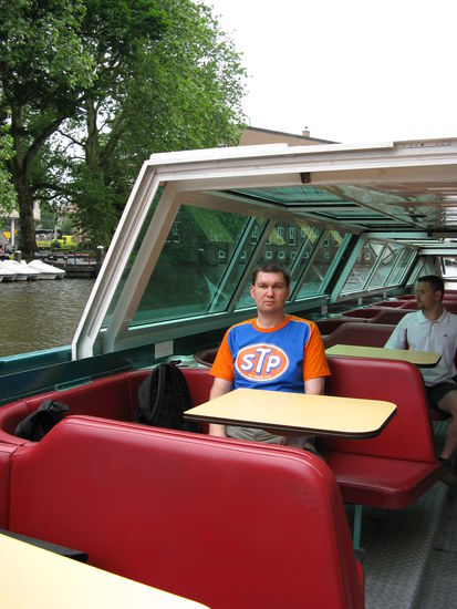Ich bei unser Grachtenfahrt durch Amsterdam