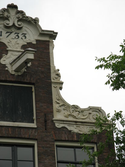 Die Hacken werden auch heute noch genutzt um Lasten in die Häuser zu heben