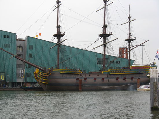 Ostindienfahrer
Das Orginal ging 1749 auf der Fahrt nach Indien unter.